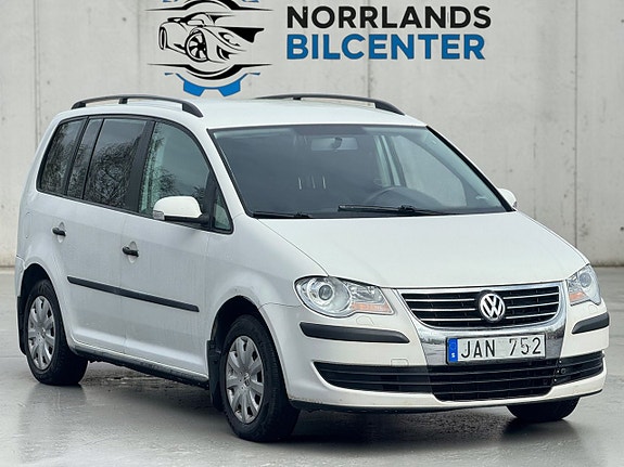 Volkswagen Touran 2 of 5