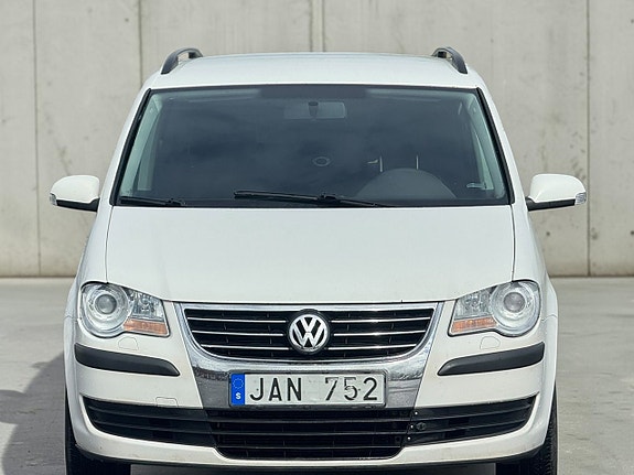Volkswagen Touran 8 of 14