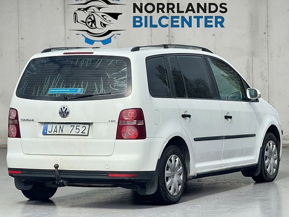 Volkswagen Touran 4 of 5