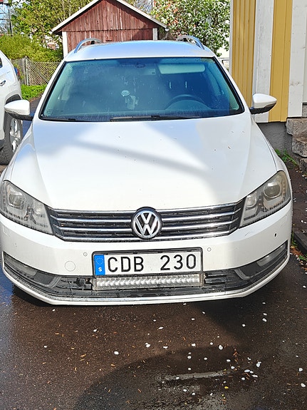 Volkswagen Passat 2 of 4