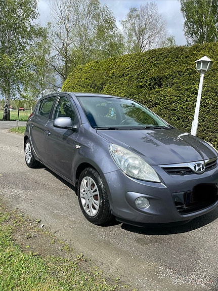 Hyundai i20 2 of 5