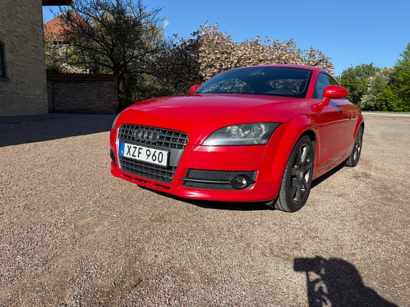 Audi TT 2 of 5