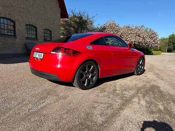 Audi TT 3 of 5