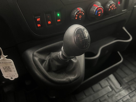 Nissan NV400 20 of 27
