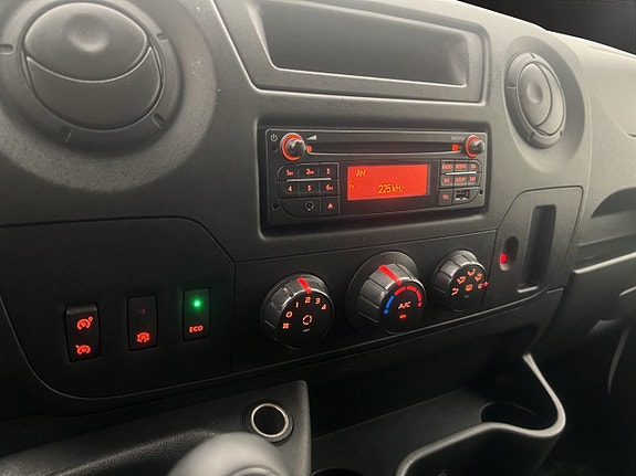 Nissan NV400 21 of 27