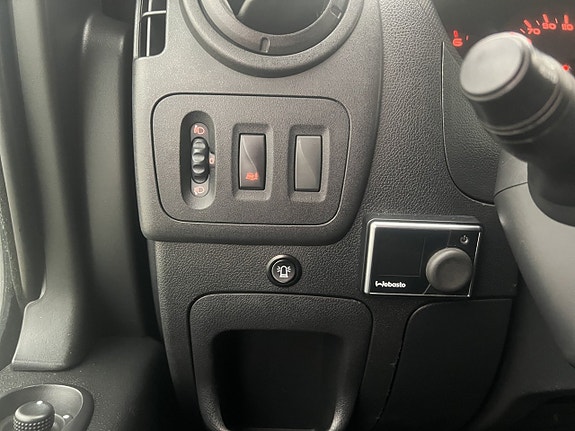 Nissan NV400 15 of 27