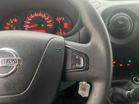 Nissan NV400 19 of 27