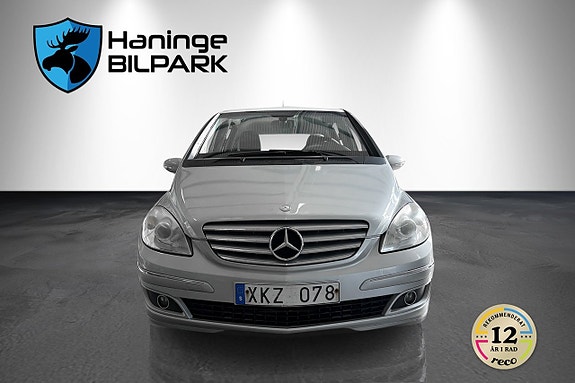 Mercedes-Benz B180 3 of 5