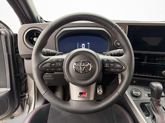 Toyota Yaris 12 of 30