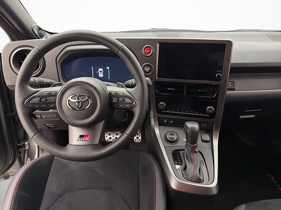 Toyota Yaris 11 of 30