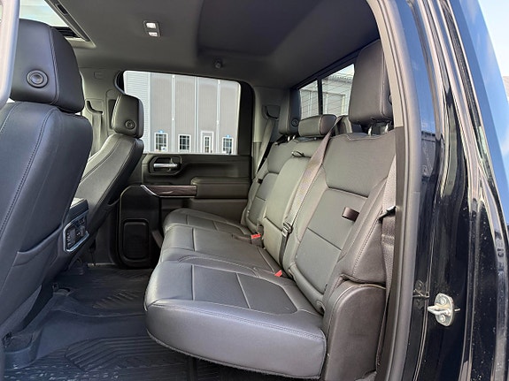 Chevrolet Silverado 2500 8 of 11