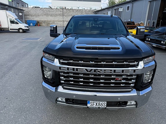 Chevrolet Silverado 2500 2 of 5