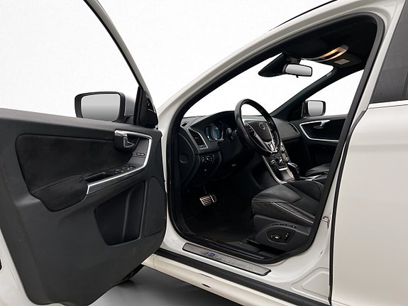 Volvo XC60 10 of 30