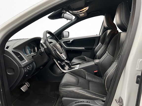 Volvo XC60 11 of 30