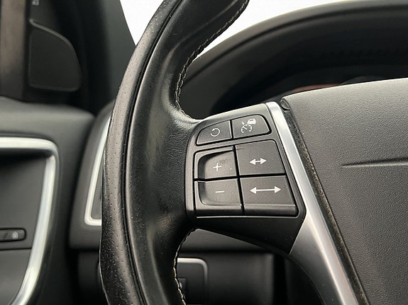 Volvo XC60 14 of 30