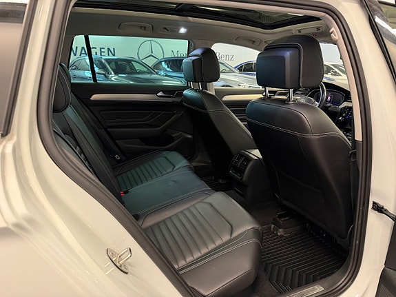 Volkswagen Passat Alltrack 13 of 22
