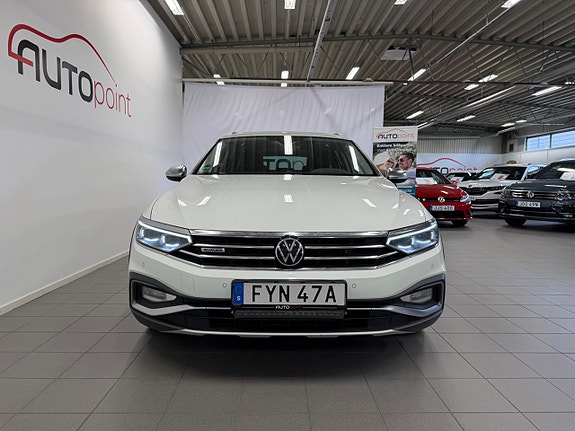 Volkswagen Passat Alltrack 3 of 5