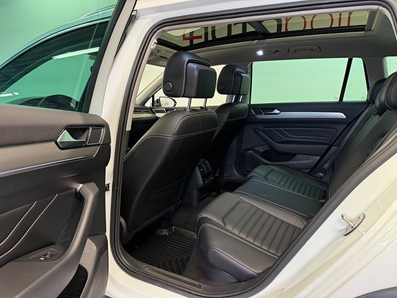 Volkswagen Passat Alltrack 8 of 22