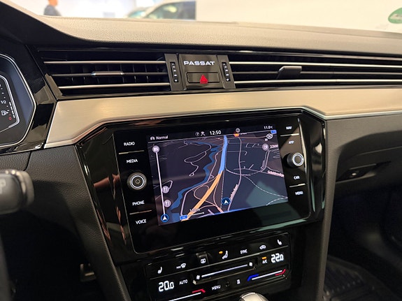 Volkswagen Passat Alltrack 19 of 22