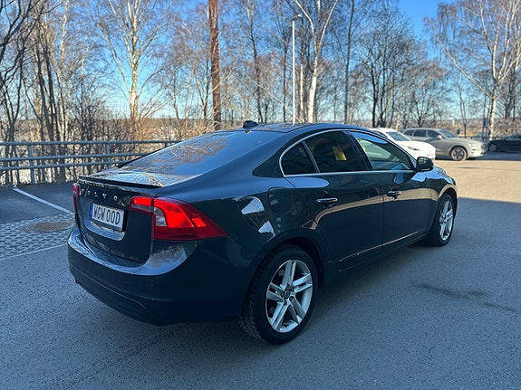 Volvo S60 3 of 5