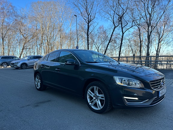 Volvo S60 2 of 5