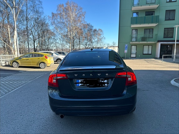 Volvo S60 4 of 5