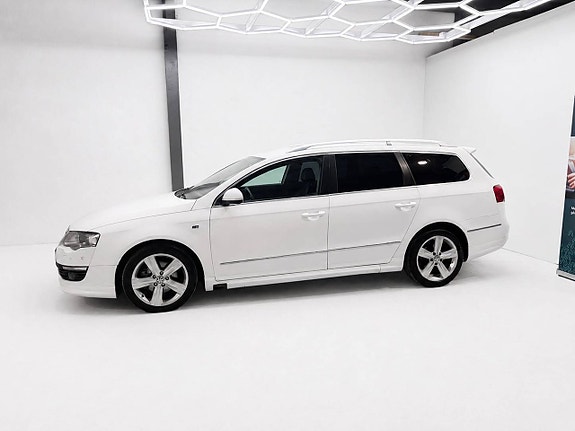 Volkswagen Passat 2 of 5