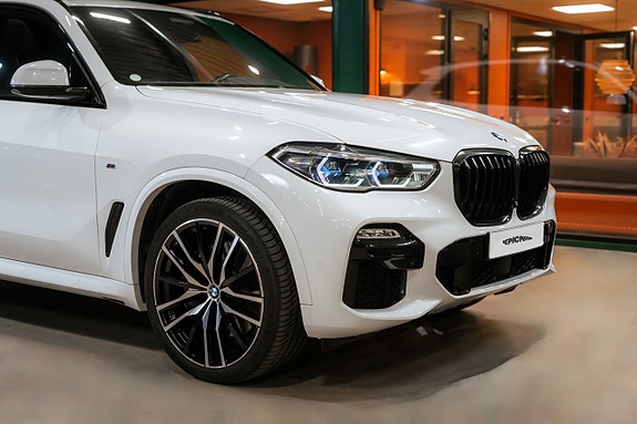 BMW X5 2 of 5
