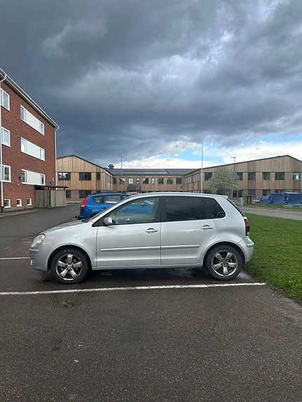 Volkswagen Polo 2 of 5