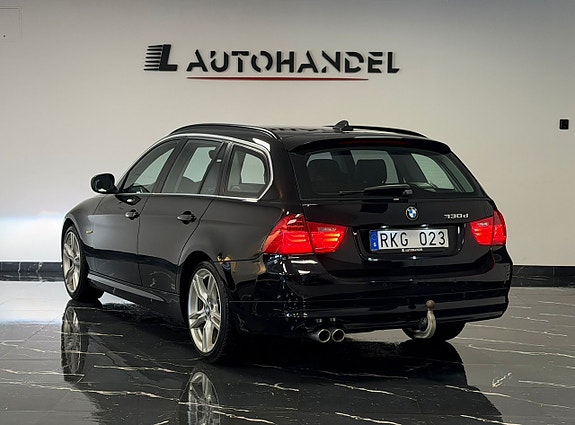 BMW 330d 4 of 5
