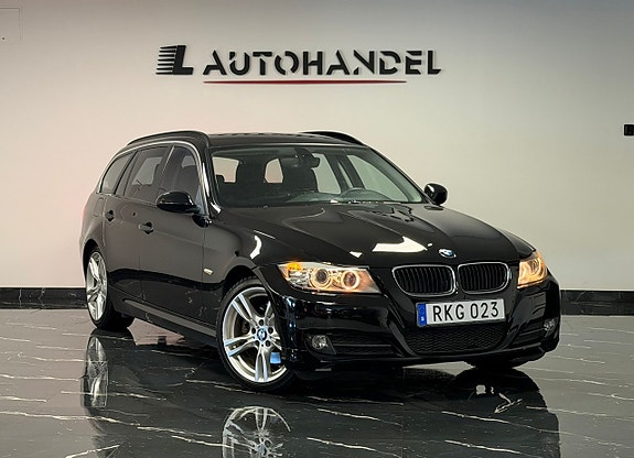 BMW 330d 3 of 5