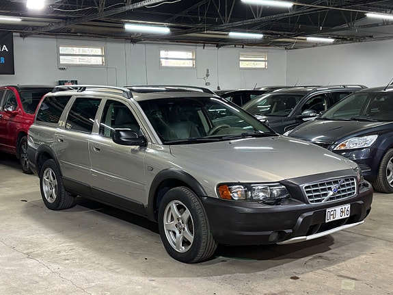 Volvo XC70 2 of 5