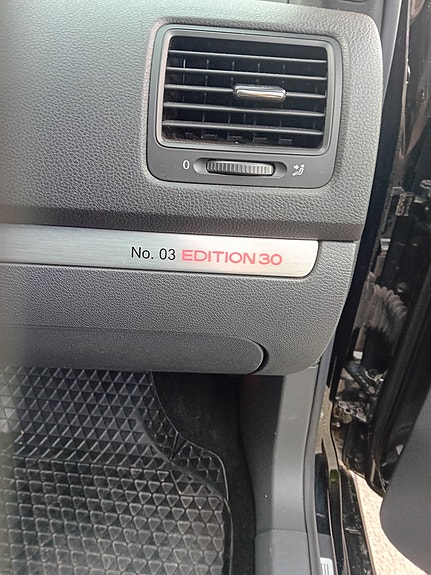 Volkswagen Golf V 2 of 5