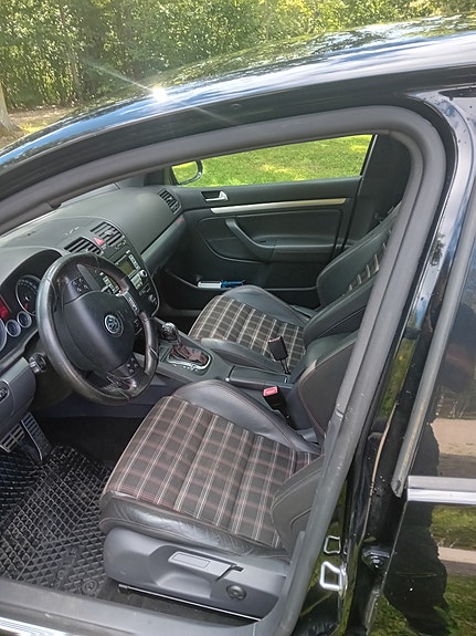 Volkswagen Golf V 5 of 5