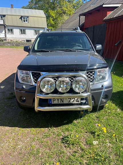 Nissan Navara 2 of 6