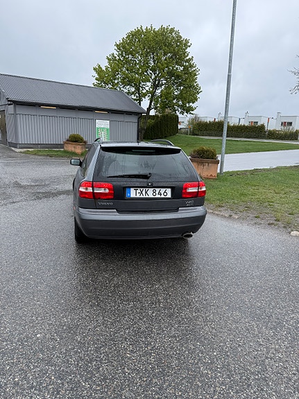 Volvo V40 3 of 5