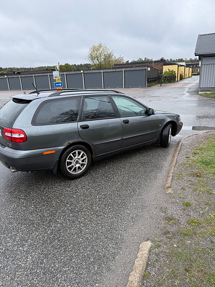 Volvo V40 4 of 5