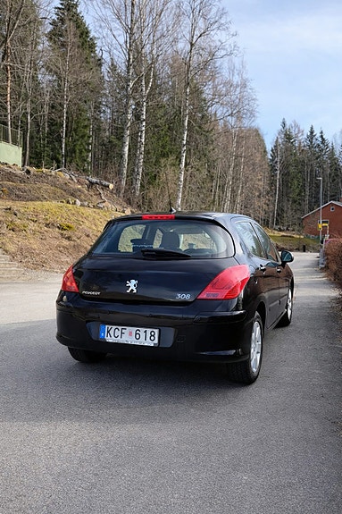 Peugeot 308 2 of 3