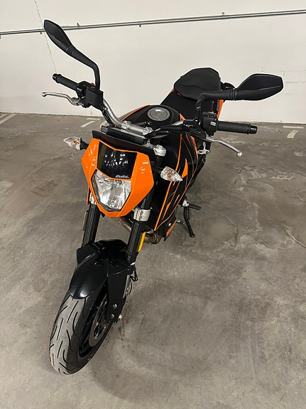 KTM 690 DUKE ORANGE ABS 2 of 5