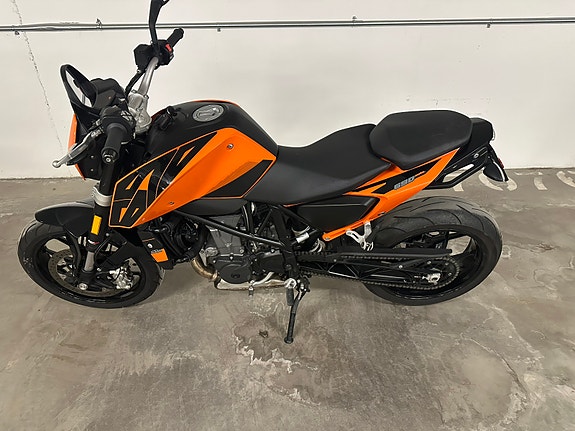 KTM 690 DUKE ORANGE ABS 3 of 5