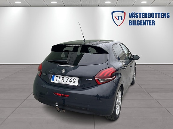 Peugeot 208 3 of 5
