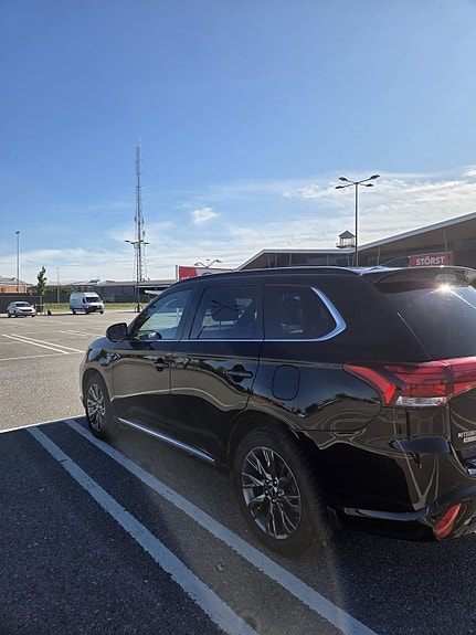 Mitsubishi Outlander 2 of 5
