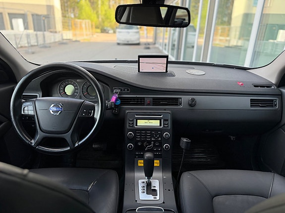 Volvo V70 7 of 30