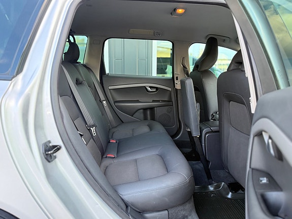 Volvo V70 5 of 30