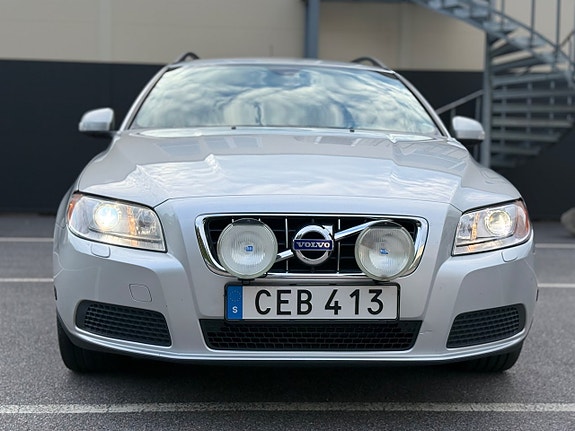 Volvo V70 12 of 30