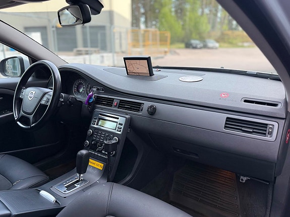Volvo V70 6 of 30
