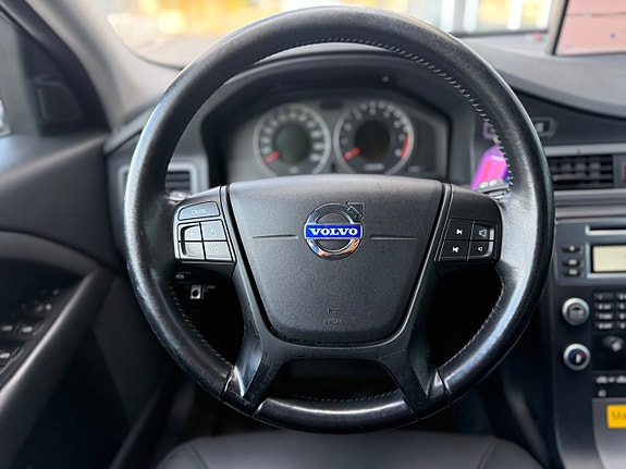 Volvo V70 8 of 30