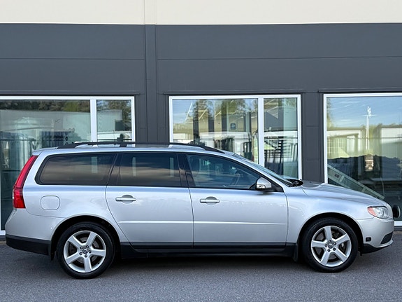 Volvo V70 2 of 30