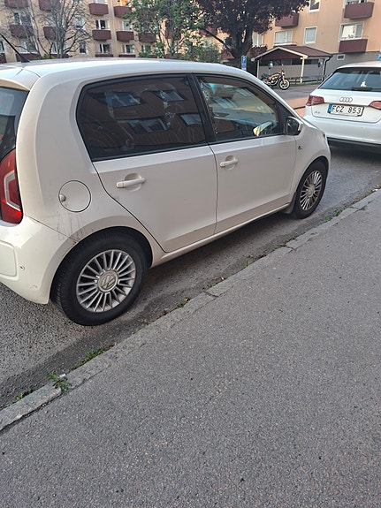 Volkswagen UP! 4 of 4