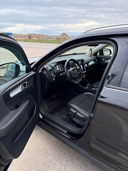Volvo XC40 3 of 10